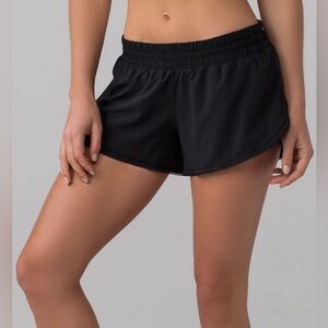 Lululemon Seek The Heat 2.5” Running Shorts Size 6 Black